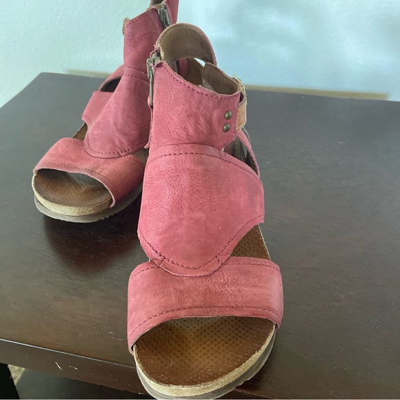 Miz Mooz  Women's Wedge Heel Sandal - Red  Size 9-9.5 EU 40 - Picture 11 of 11